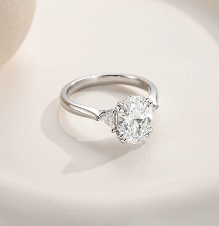 PT950 Platinum Oval Three-Stone Edge Ring, 2.00 ct center stone