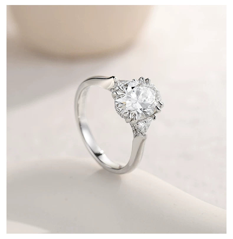 PT950 Platinum Oval Three-Stone Edge Ring, 2.00 ct center stone