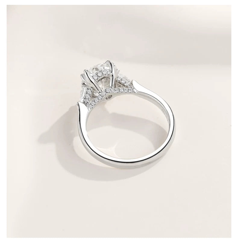PT950 Platinum Oval Three-Stone Edge Ring, 2.00 ct center stone