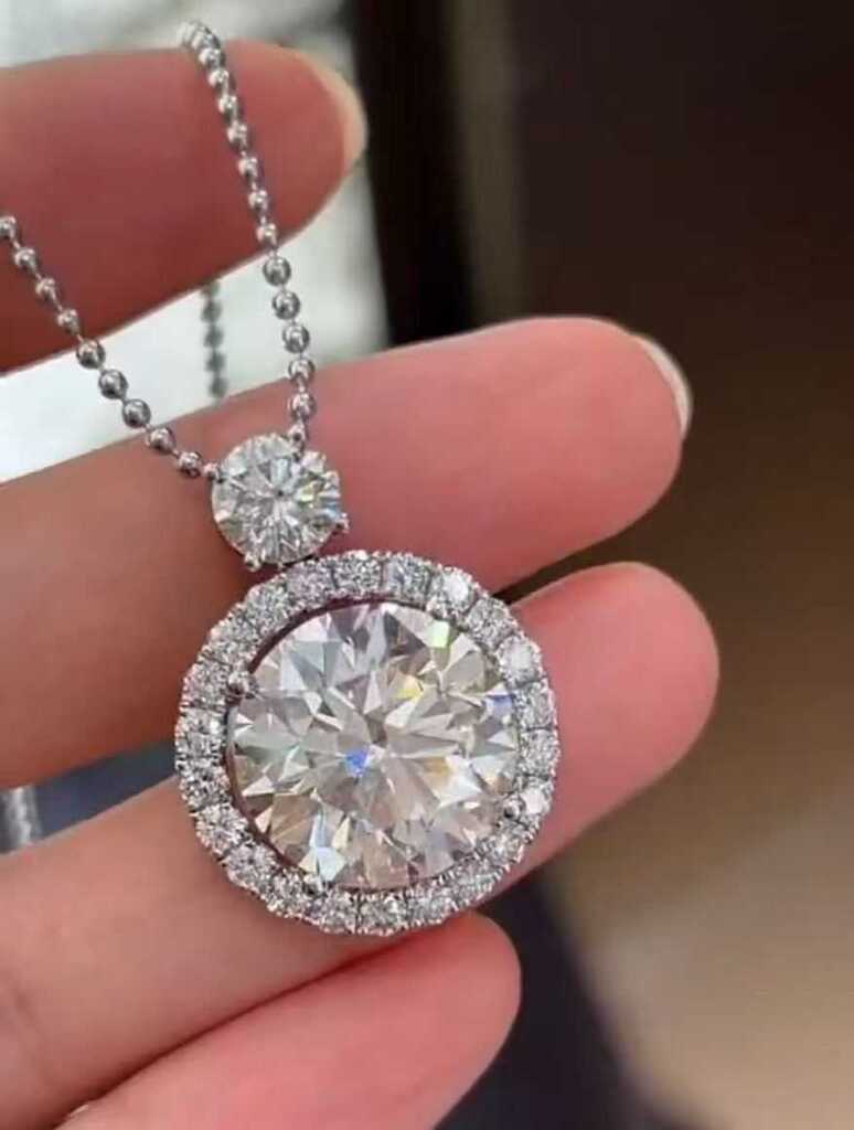 5.00 ct Lab-Grown Diamond Pendant Necklace, Round Brilliant, D VVS2 [18K Gold, 18 inches]